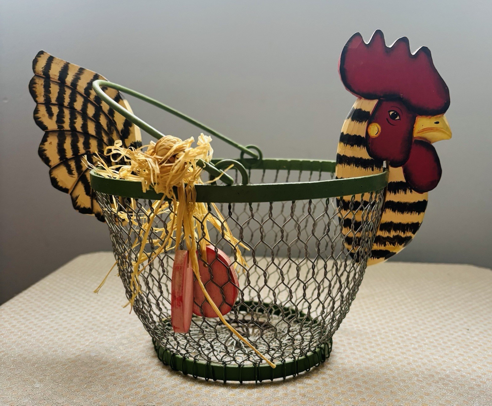 Vintage Metal Wire Rooster Rustic Egg Basket Farmhouse Primitive 5.5” Tall 8” D