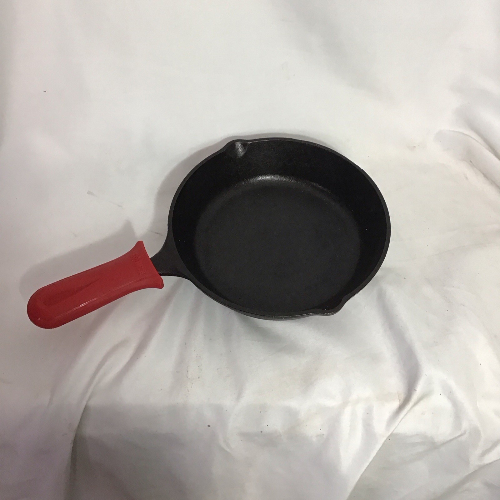 VTG Lodge 8 Inch Cast Iron Skillet 2 Spouts-Small – Seasoned – Stovetop – Oven