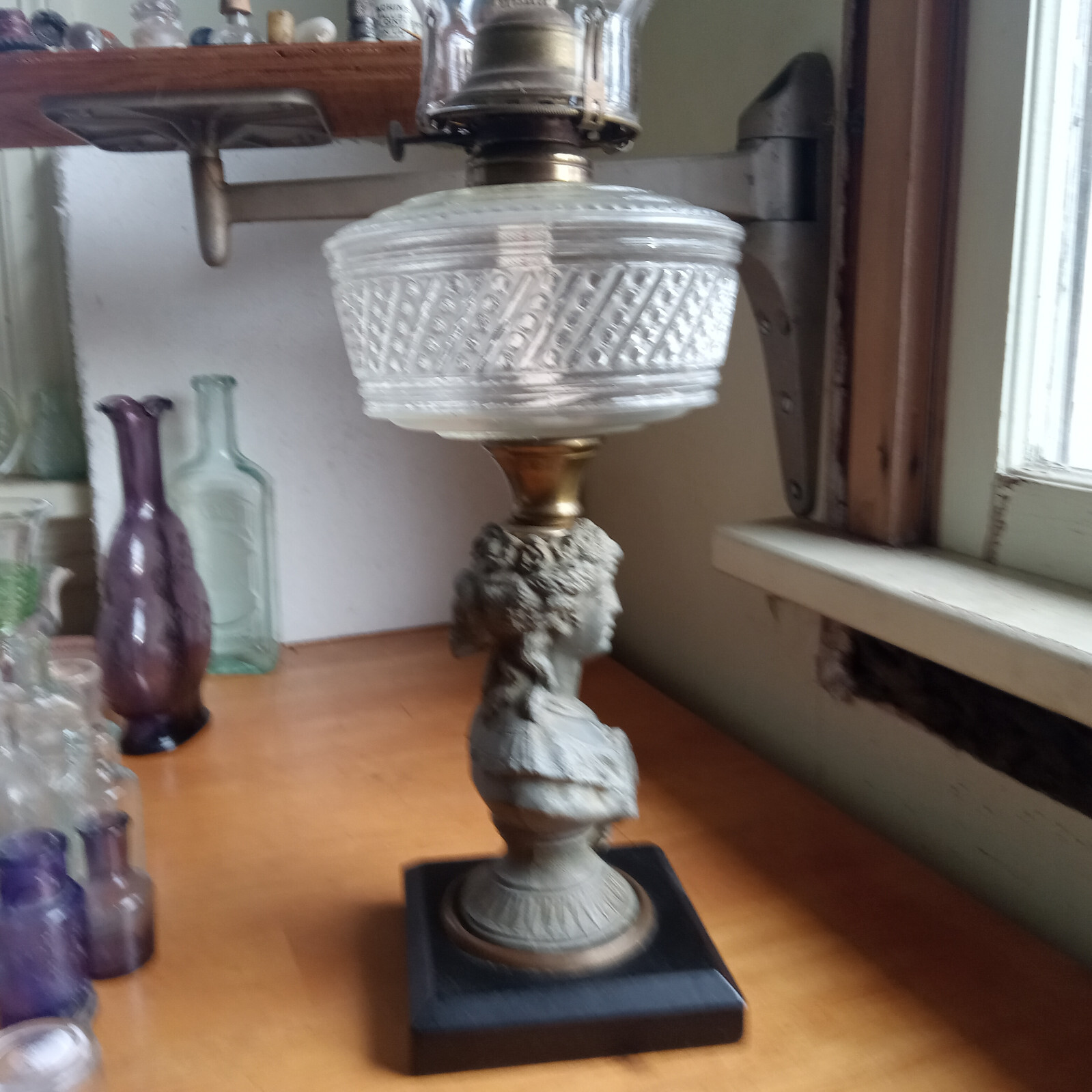 1870s VICTORIAN WOMAN FIGURE STEM KEROSENE LAMP COMPLETE WORKING CONDITION