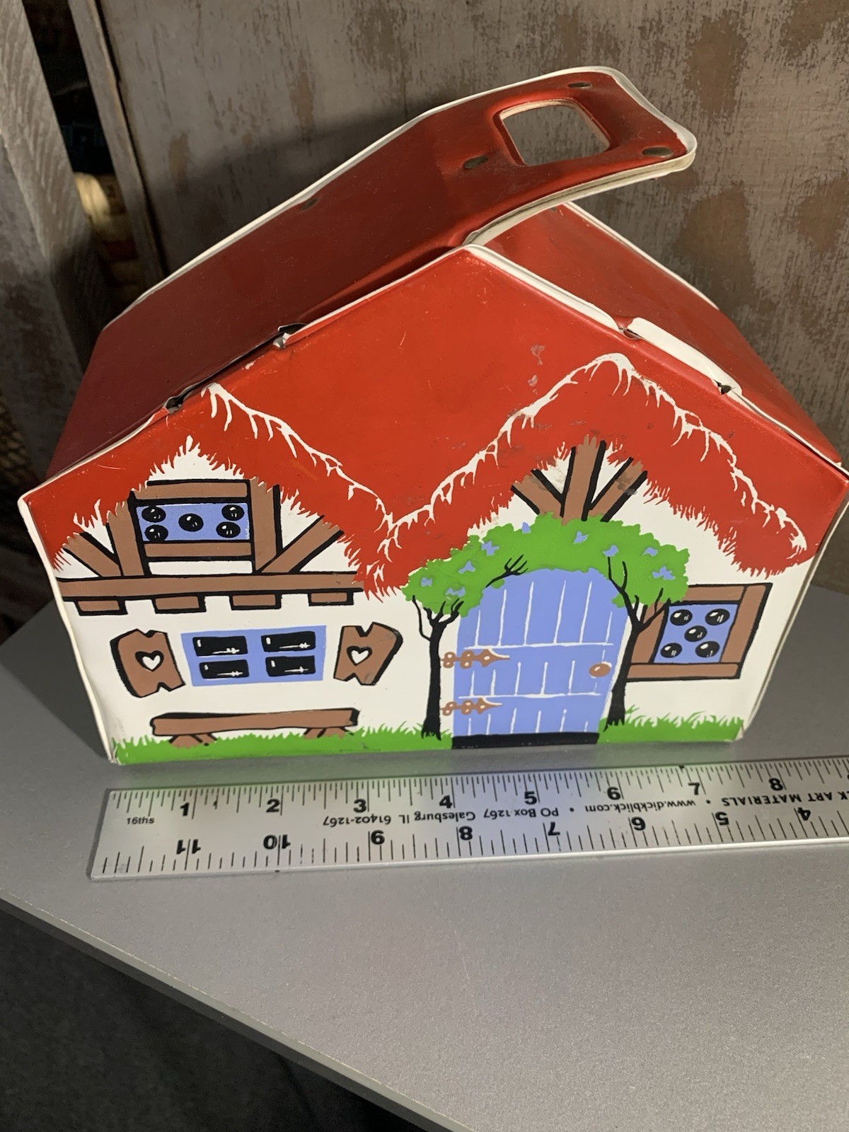 1967 Hasbro Snow White Cottage Playset With The Seven Dwarfs, Table And 2 Chairs