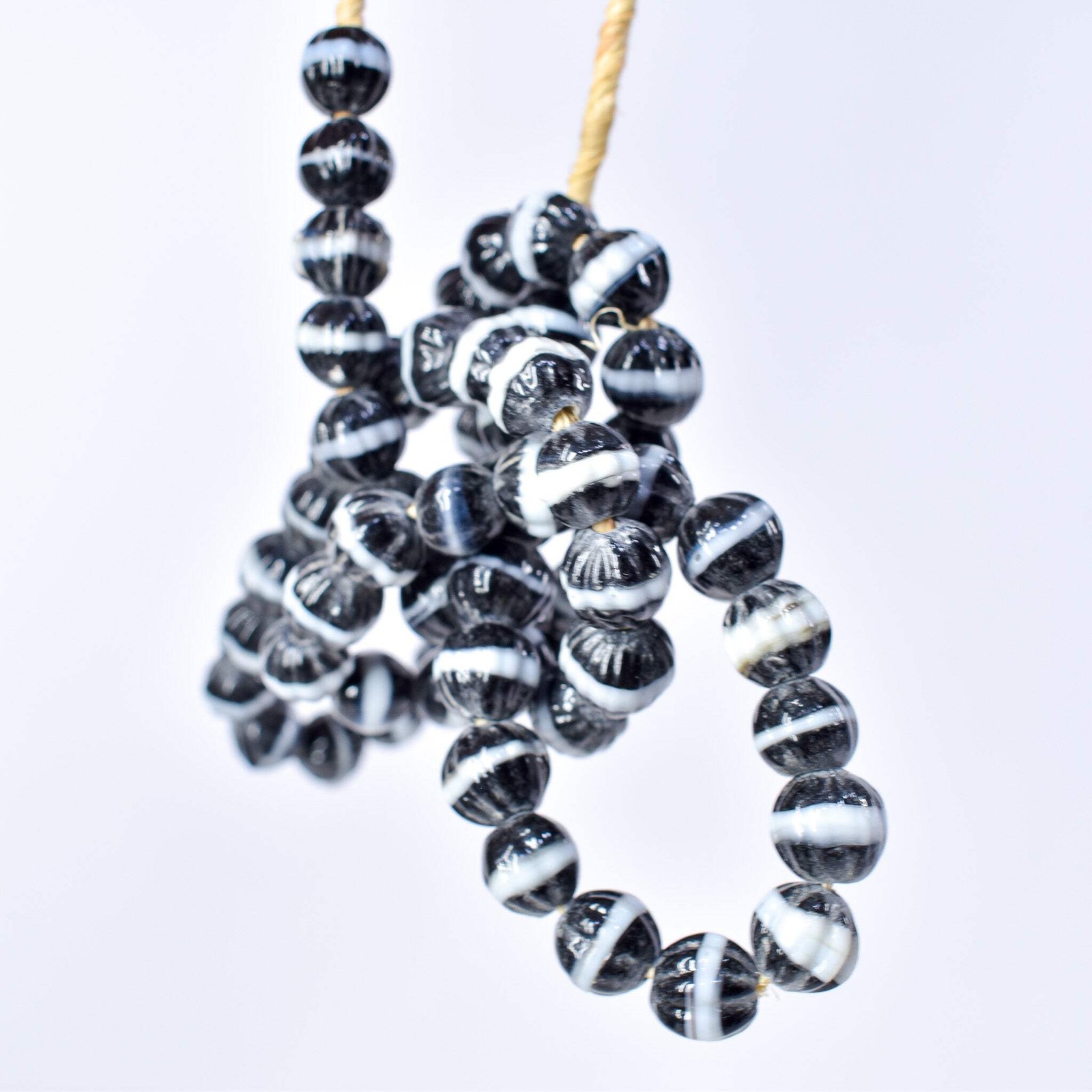 Dogtooth Ruffle Trade Beads