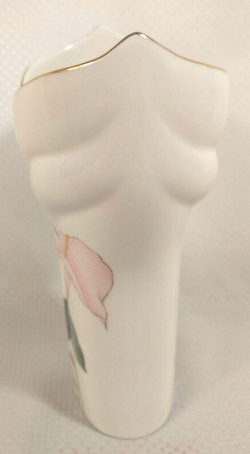 Royal Crown Porcelain 7″ Tall 3.5″ Diameter W/ Top 2.5″ Lily Vase Base Gold Gilt
