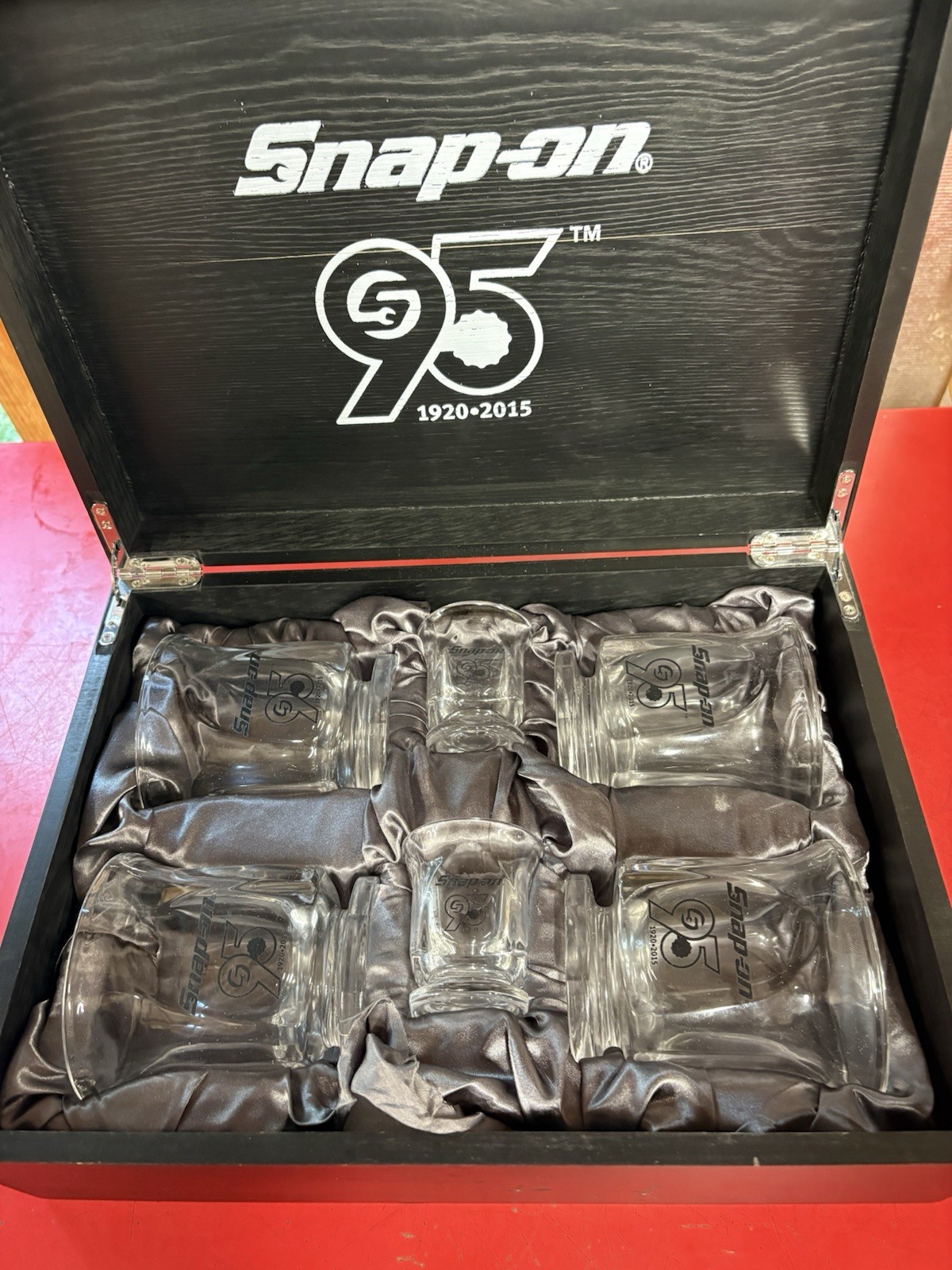 Snap-On Tools 95th Anniversary 6 pc Glass Set Shot Rock Cup 1920-2015 Wooden box