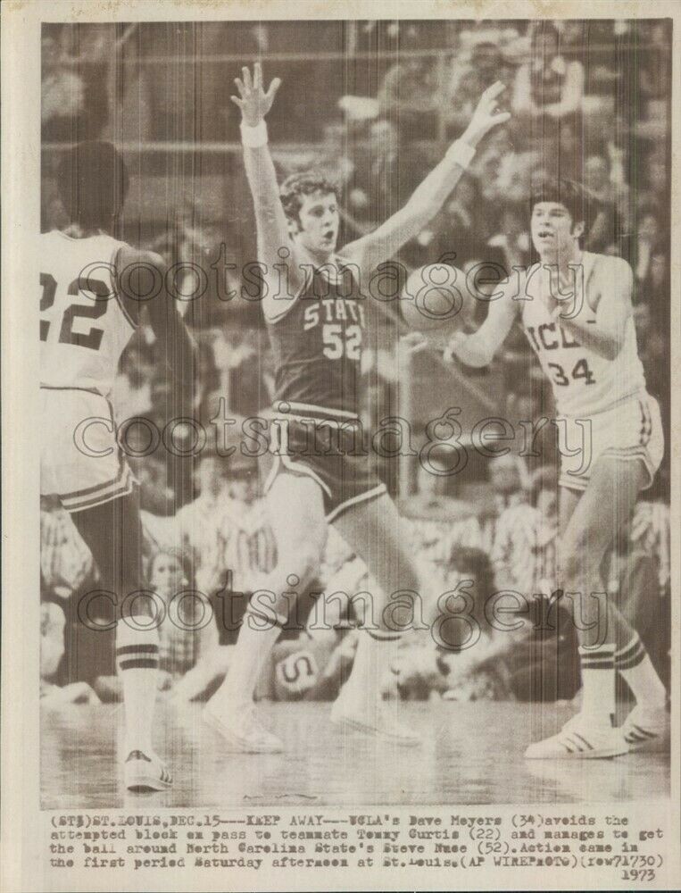 1973 Press Photo 1970s College Basketball UCLA vs N Carolina Dave Meyers S Nuce