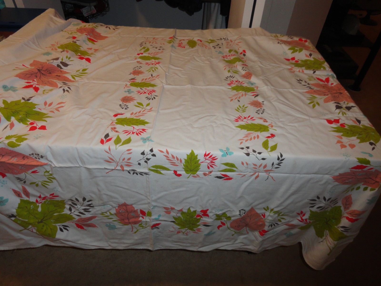 Vintage 1950’s – 60’s MCM 62″ x 52″ Oblong Tablecloth Cloth