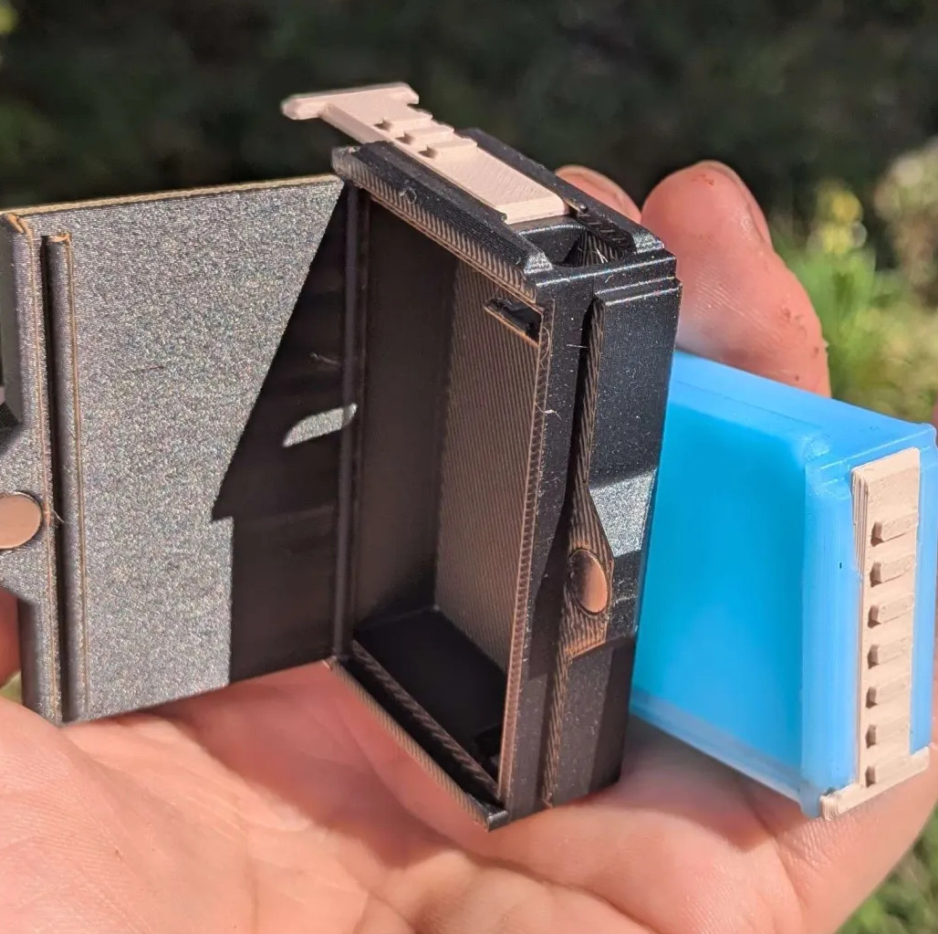 The Perfect 3 Way Snuffbox – Portion, Pour, and Pinch your Nasal Snuff!