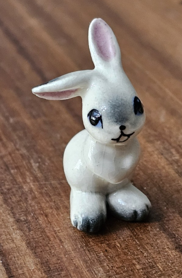 Vintage Glossy Finish White Bunny Rabbit Animal Small Figurine Hagen-Renaker