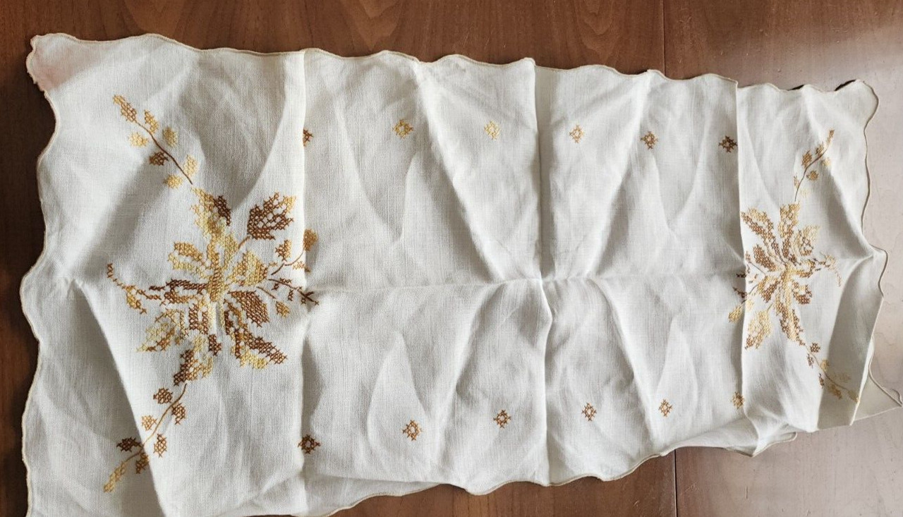 Lace Linen Hand Embroidere Table Runner vintage hand made 13X33″