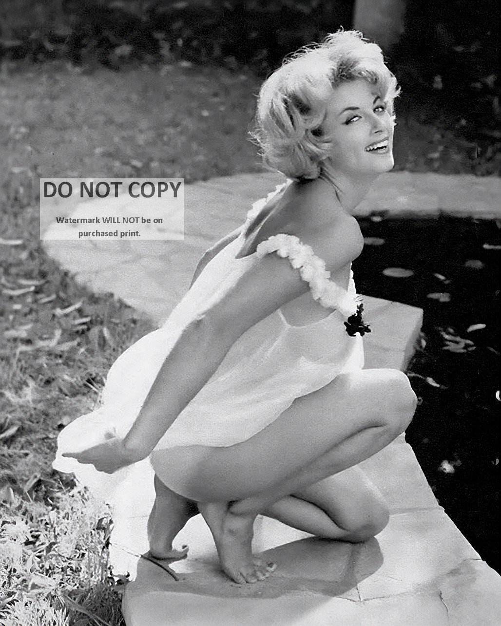 ACTRESS EVE EDEN PIN UP – 8X10 PUBLICITY PHOTO (MW-845)