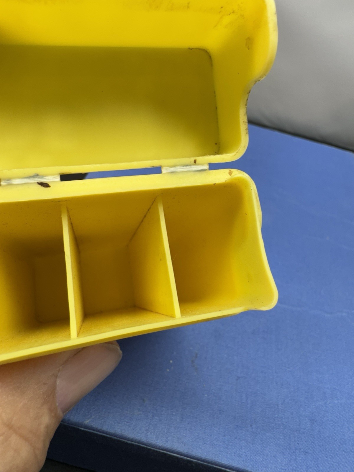 Vintage Top Cigarettes Plastic Case Republic Tobacco Co., 1 Pack Size Yellow
