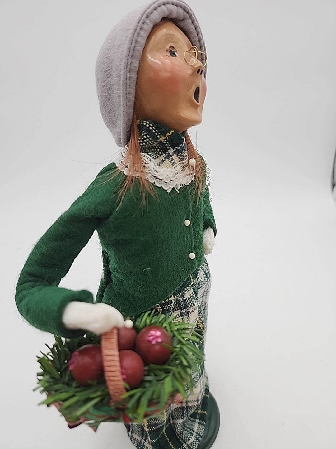 Vtg ’95 Byers Choice Colonial Woman Caroler Basket Pomegranate Signed 51/100