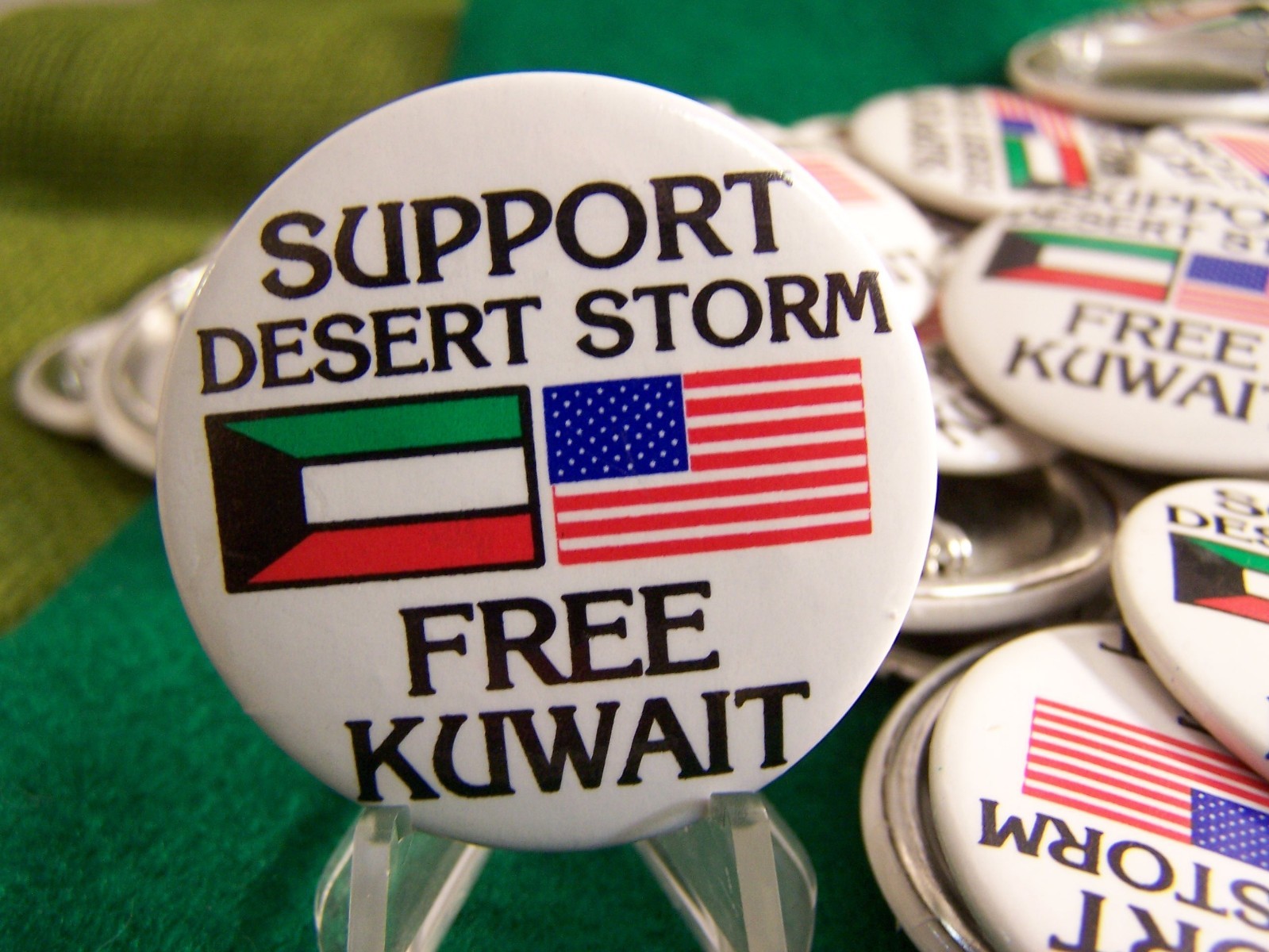 “Free Kuwait, Support Desert Storm” cello pin-back button, 1991.