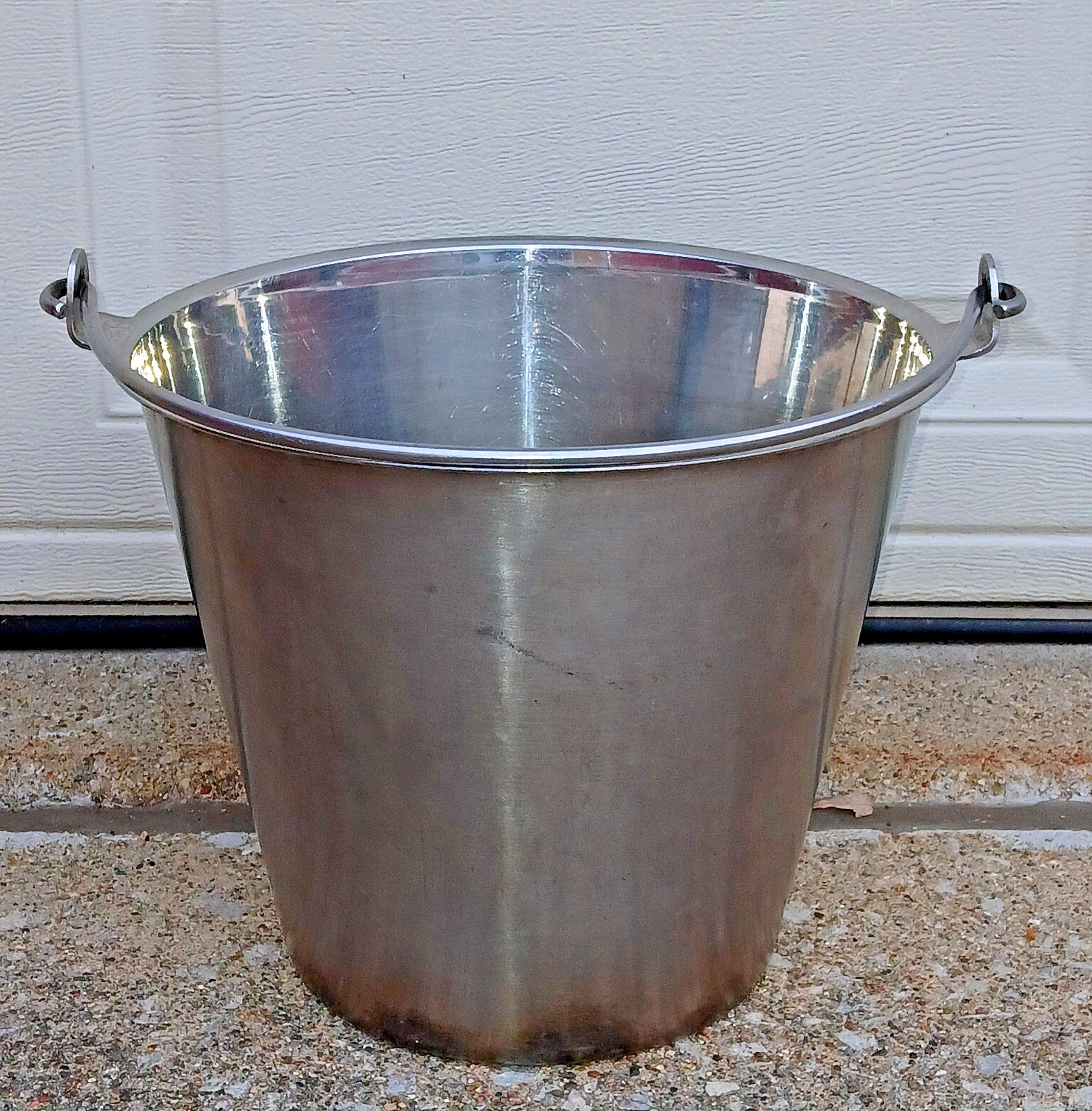 VINTAGE 3 GALLON CAPACITY STAINLESS STEEL MILK PAIL BUCKET WITH HANDLE