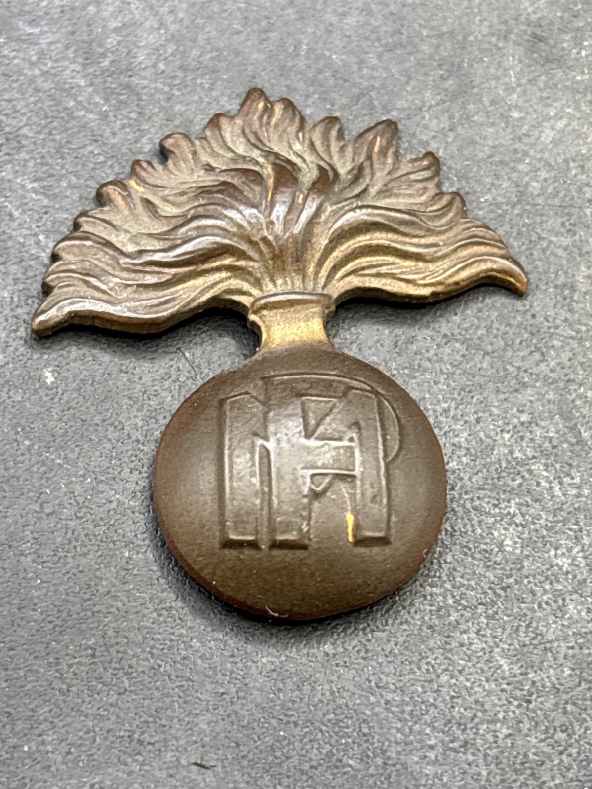 Belgium Grenadier Military Cap Badge MP Armée Belge 35mm Brass Insignia
