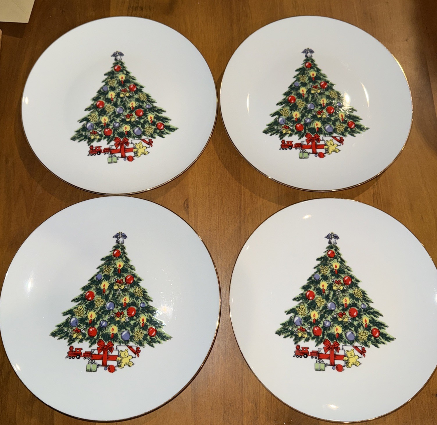 Christmas Treasure Dinner Plates Set of 4 10.5” Vintage Jamestown China Gold Rim