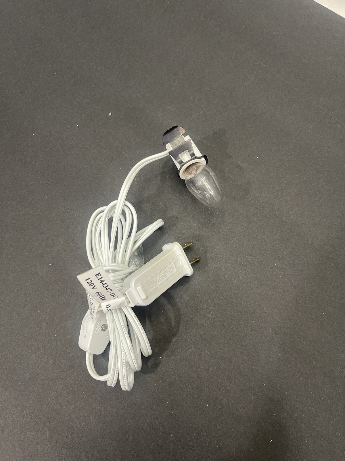 Single Bulb Clip-On Socket Power Cord Village House C7 Fused *READ