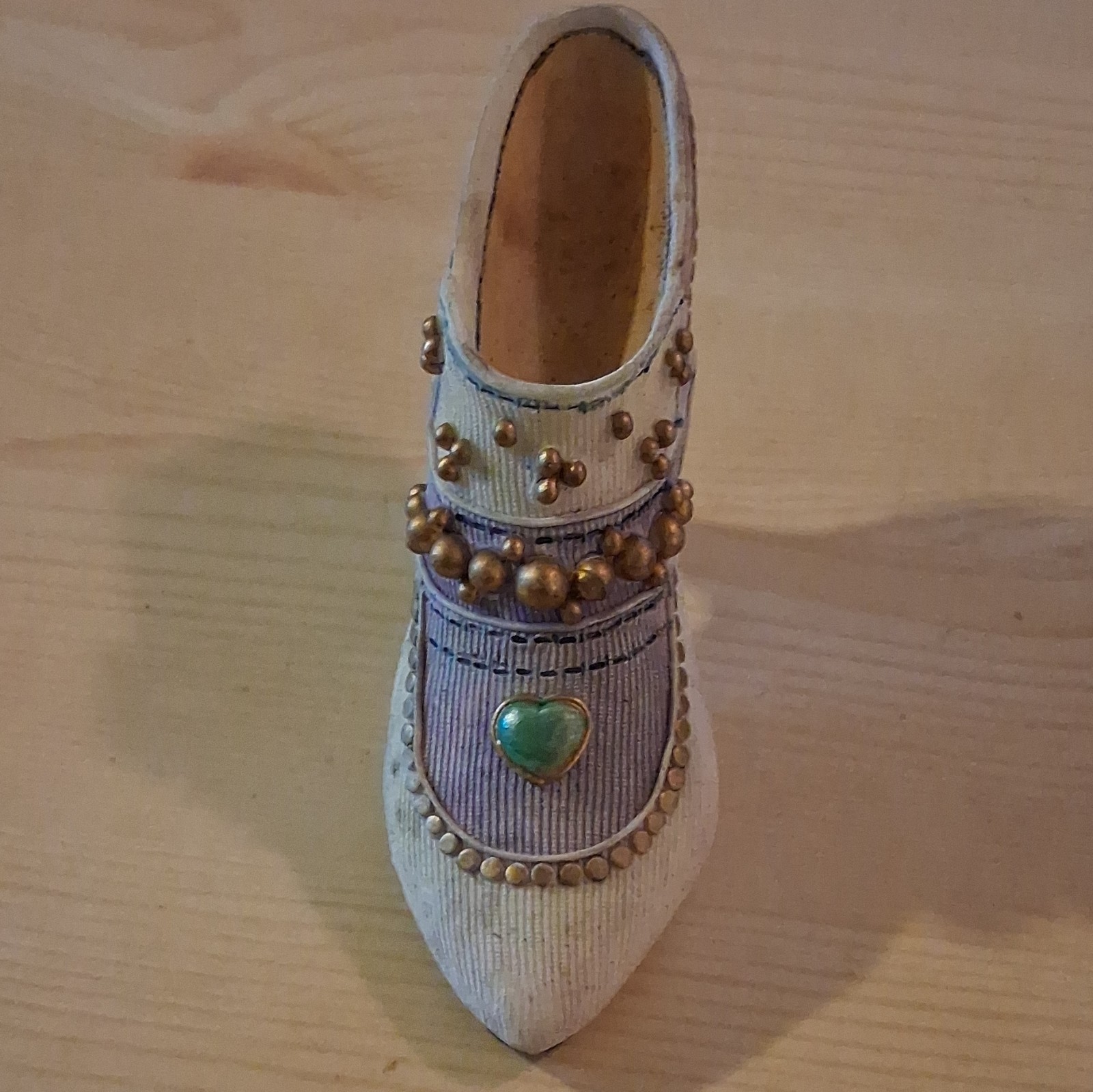 Ceramic High Heel Shoe Figurine 3D Effect Beige Purple Green Gold 1-Pack
