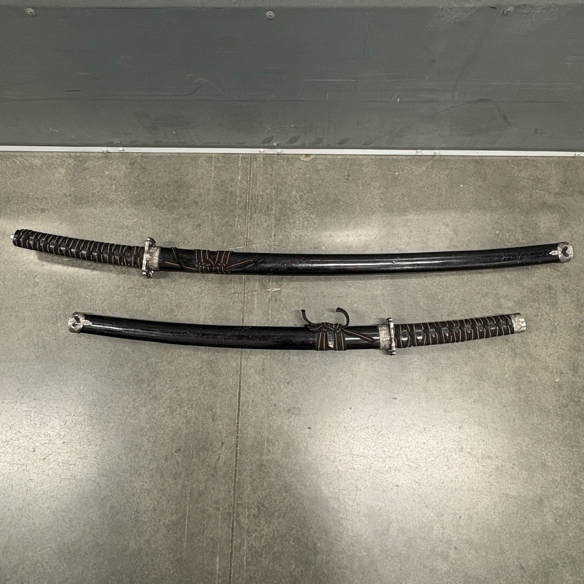 Japanese Style Katana Set 2 Blades 2 Black Scabbards Stainless Full Tang