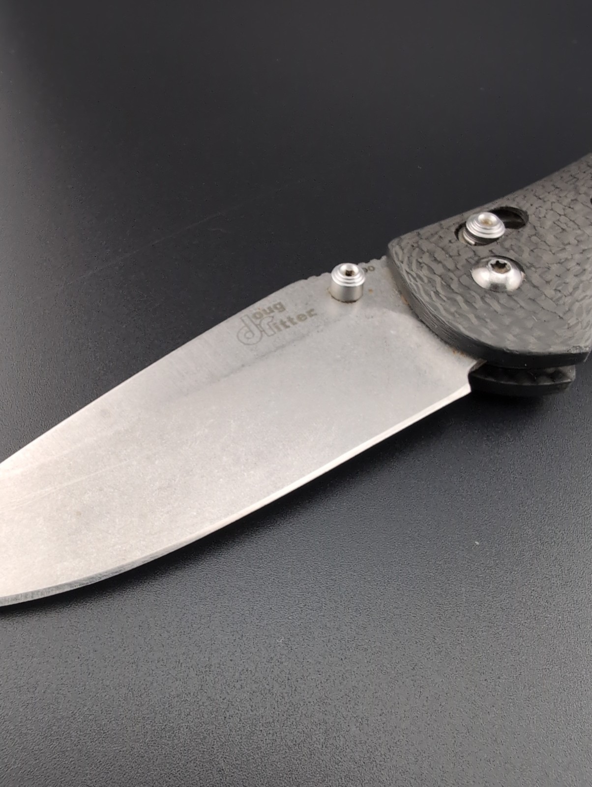 Benchmade 552 – Griptilian Doug Ritter M390 Washed Blade Carbon Fiber – BS-77