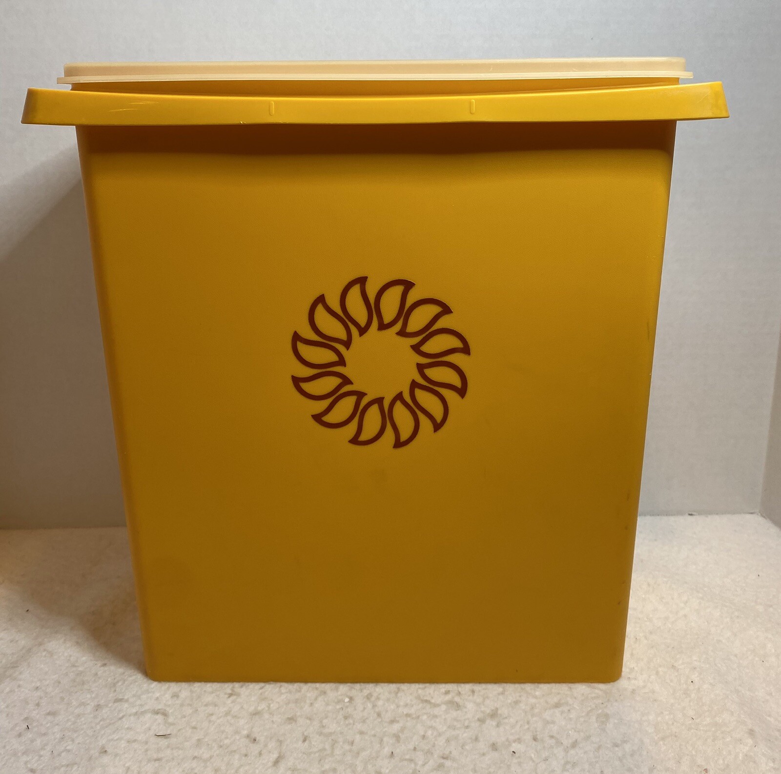Tupperware Yellow Container 3 Gal 1430-3 Storage Picnic Large Vintage W/lid