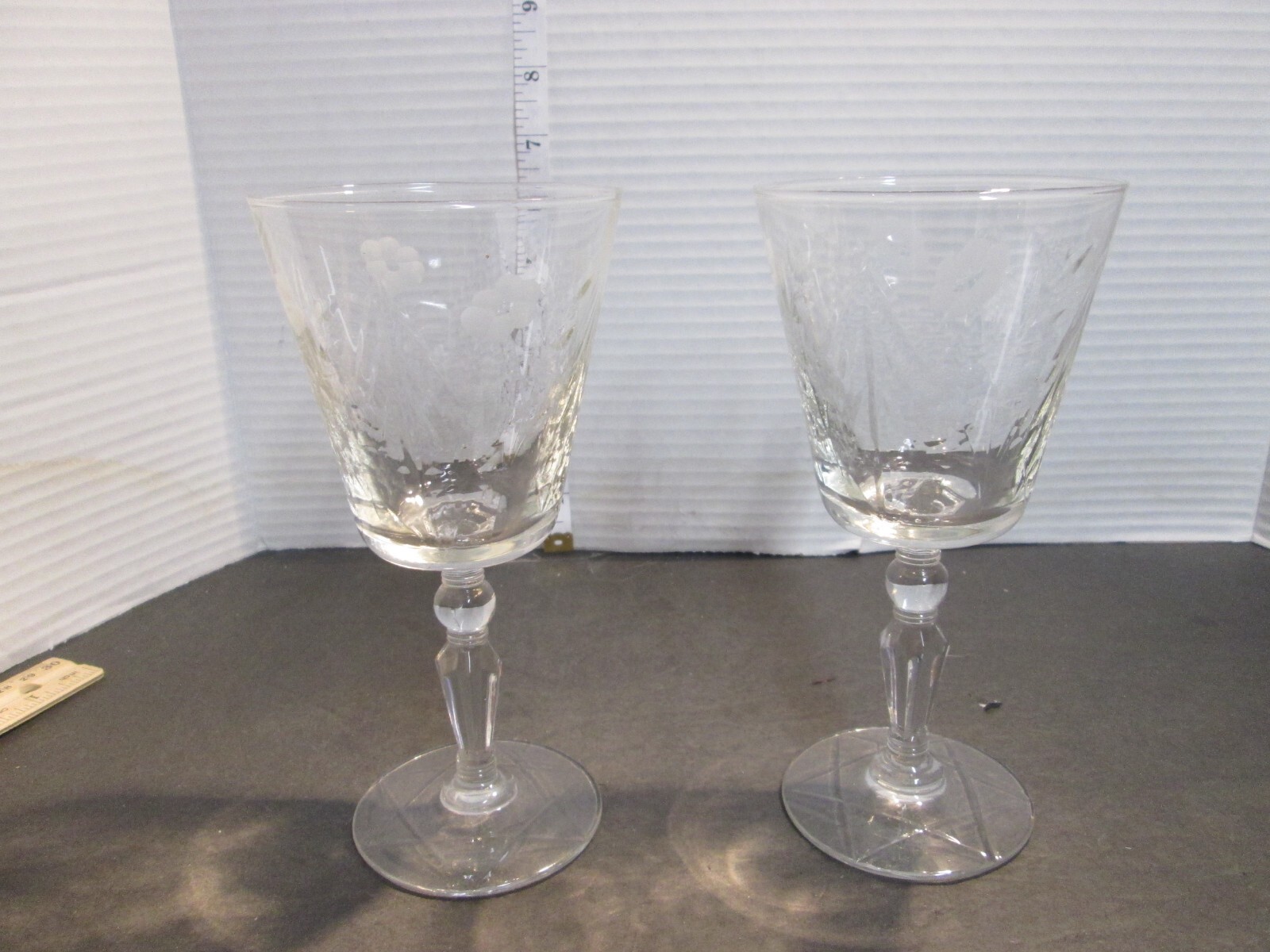 2 Clear glass stem wear wit etched flowers wine/bar wear 7″