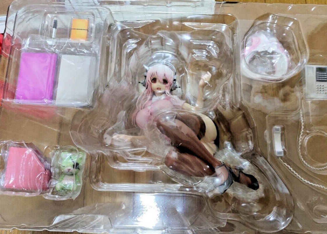 SUPER SONICO FIGURES
