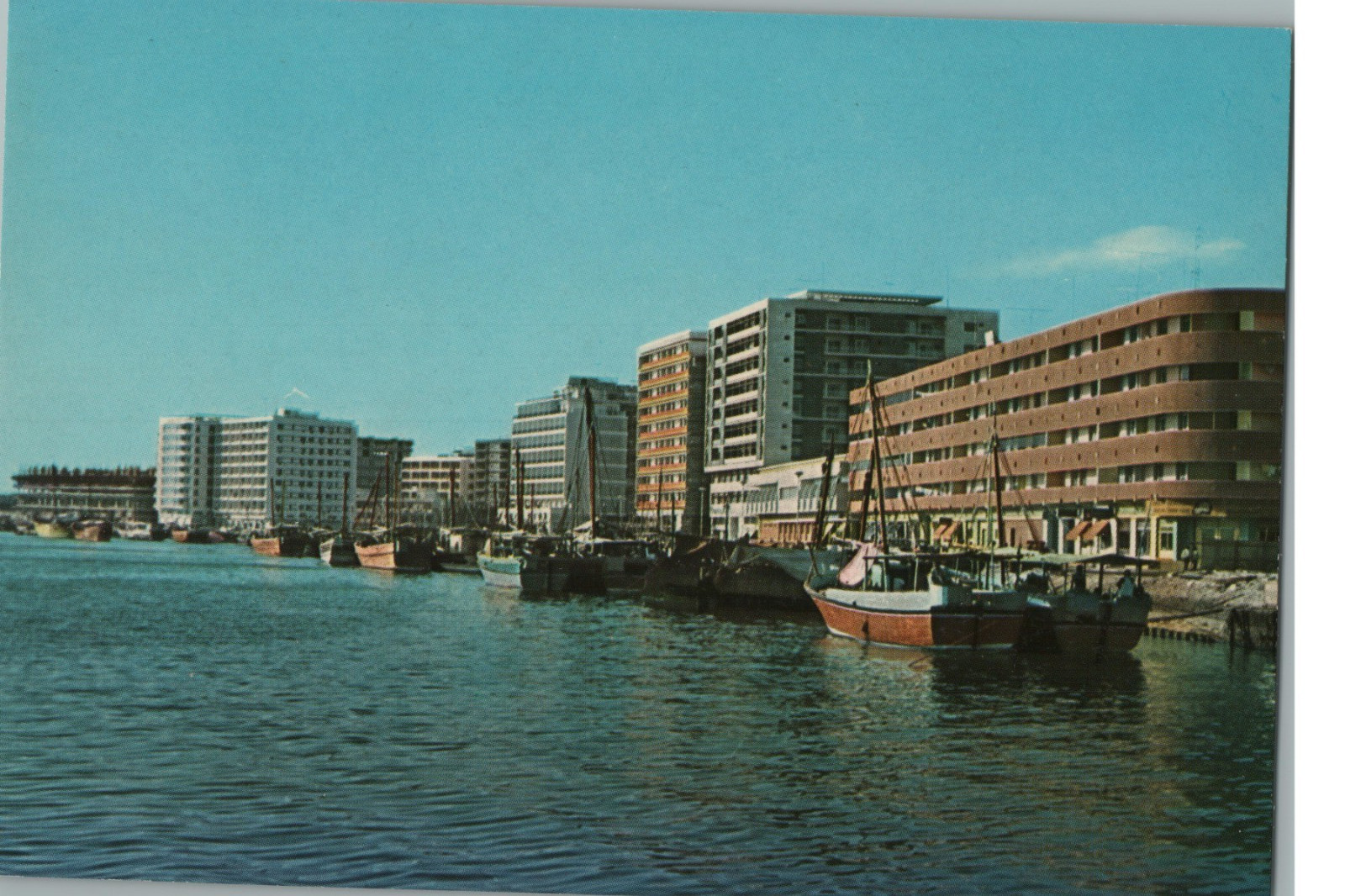 Deira Dubai Creek Postcard Middle East Skyline Dhow Boats 4×6 Postcard