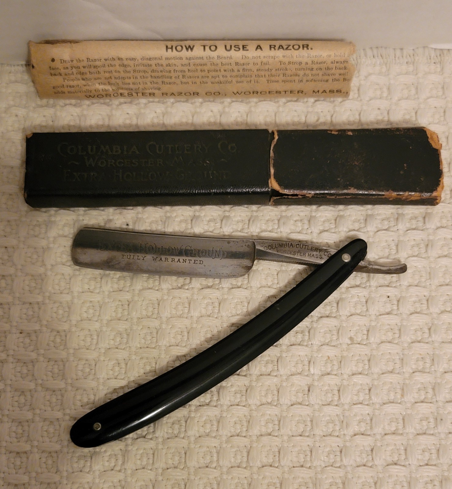 VINTAGE COLUMBIA CUTLERY CO. WORCESTER, MASS. EXTRA HOLLOW GROUND STRAIGHT EDGE