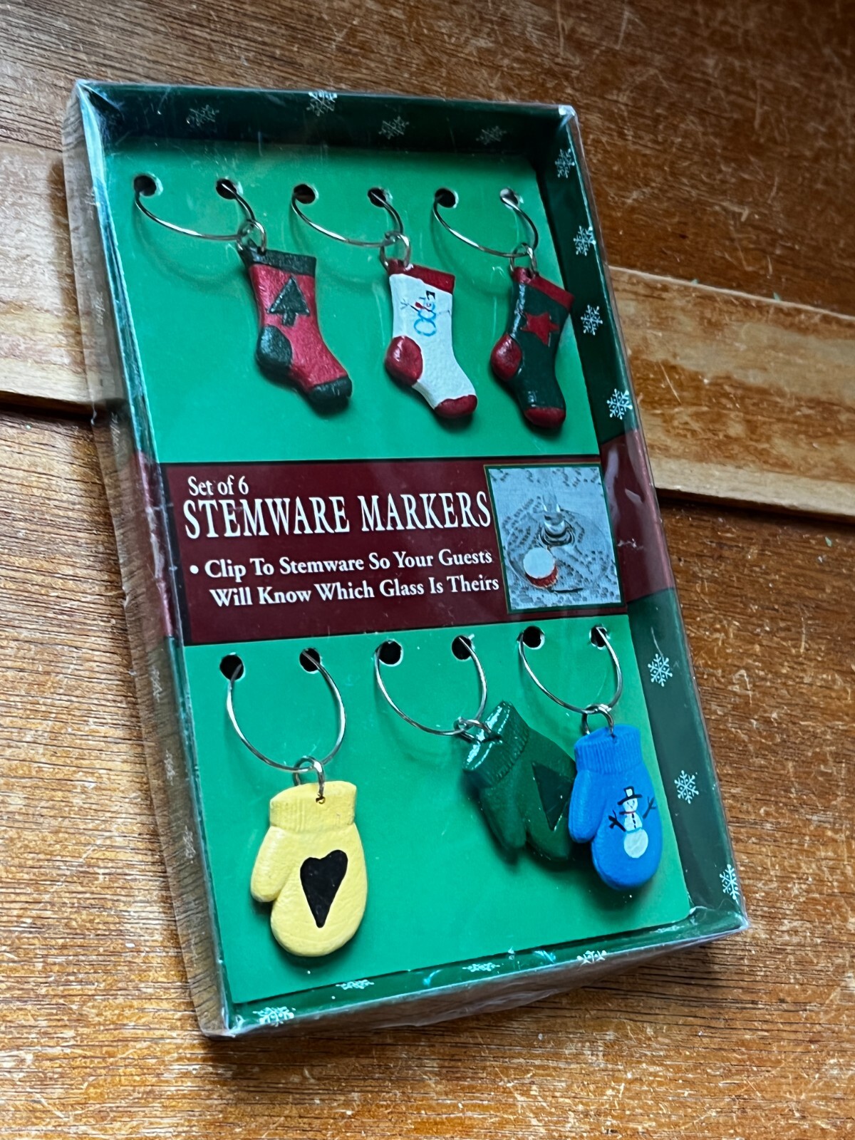 Set of Acme International Resin Mittens & Christmas Stockings Stemware Wine Mark