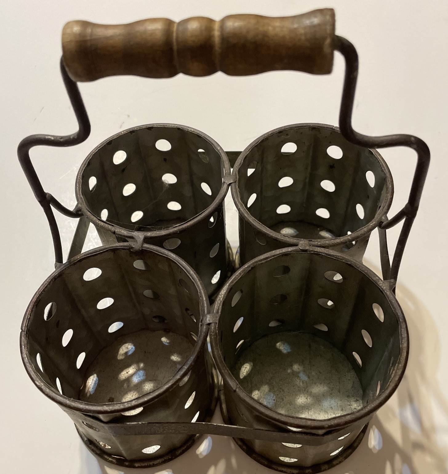 Vintage Farmhouse Cottage Galvanized Silver Carrier With Wood Handle