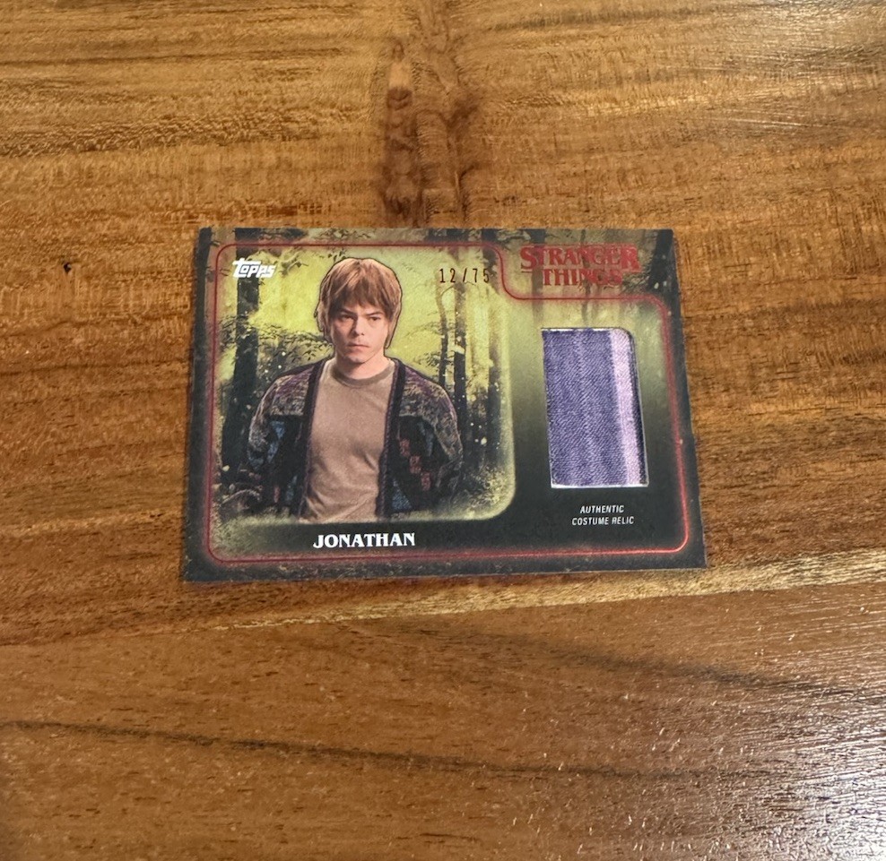 Jonathan Byers 2025 Topps Netflix Stranger Things /75 Relic Worn Charlie Heaton