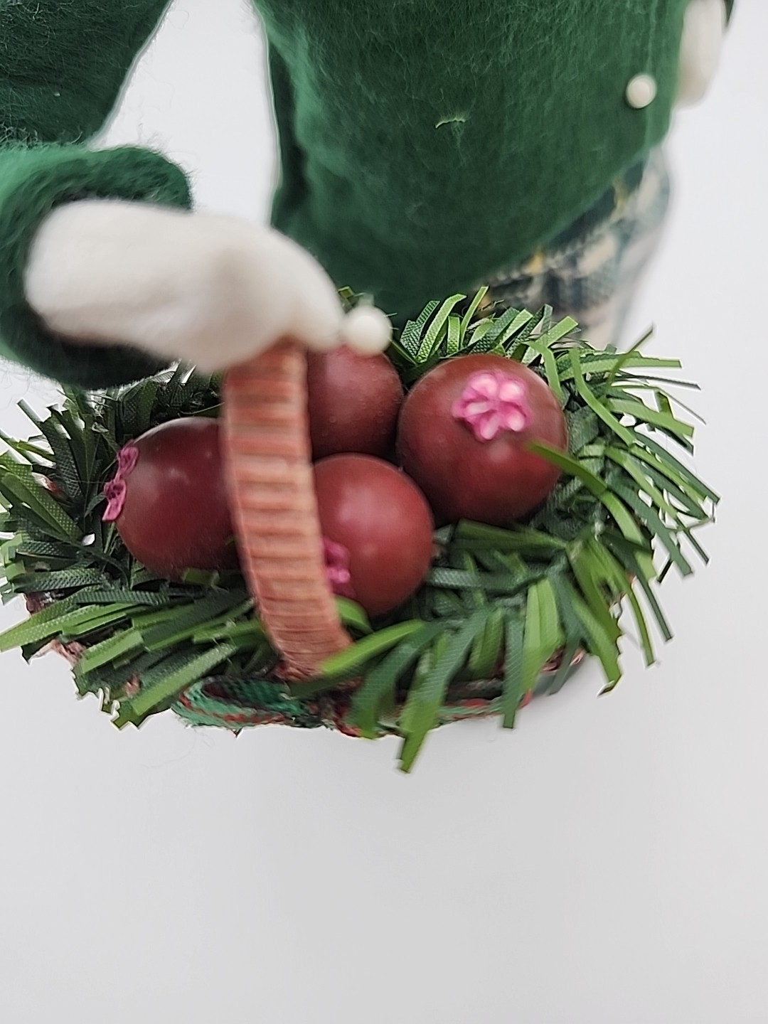 Vtg ’95 Byers Choice Colonial Woman Caroler Basket Pomegranate Signed 51/100