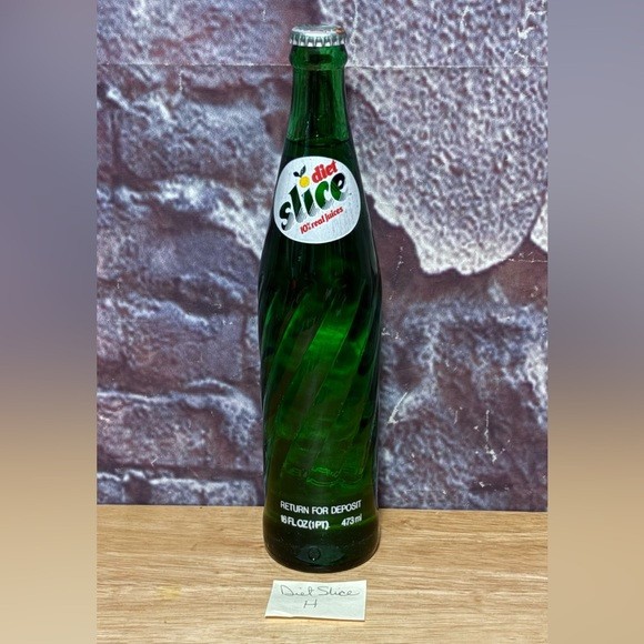 Vintage Diet Slice Green 16oz Soda Bottle Money Back Bottle SEALED (H)