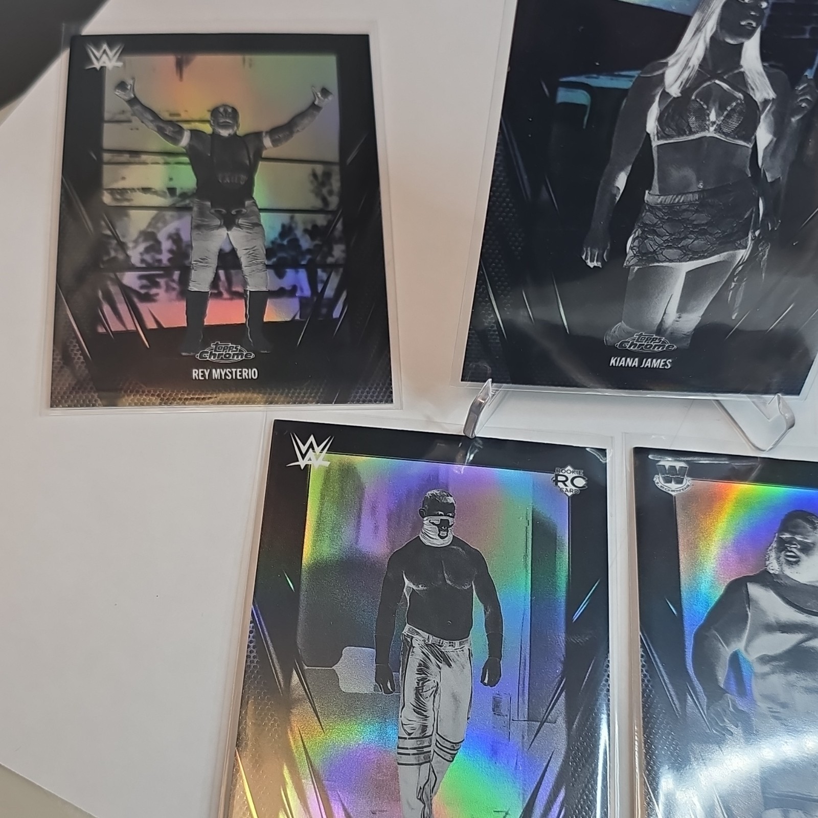 Topps 2026 WWE Topps Chrome Reverse Negative Refractor 5 Card Lot. See Pics!