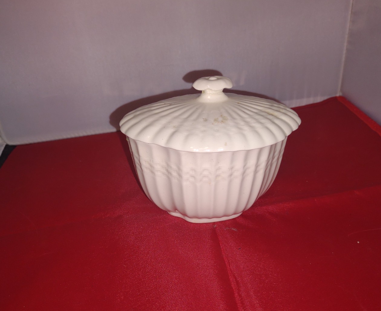 Copeland Spode sugar bowl in Chelsea Wicker pattern, Made in England