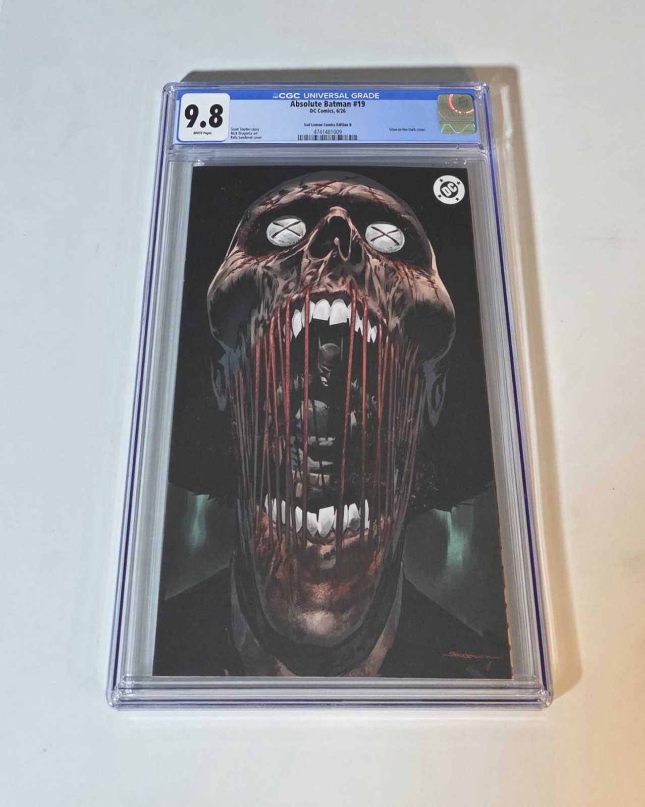 Absolute Batman #19 CGC 9.8 Rafa Sandoval GITD Glow In The Dark Virgin Edition