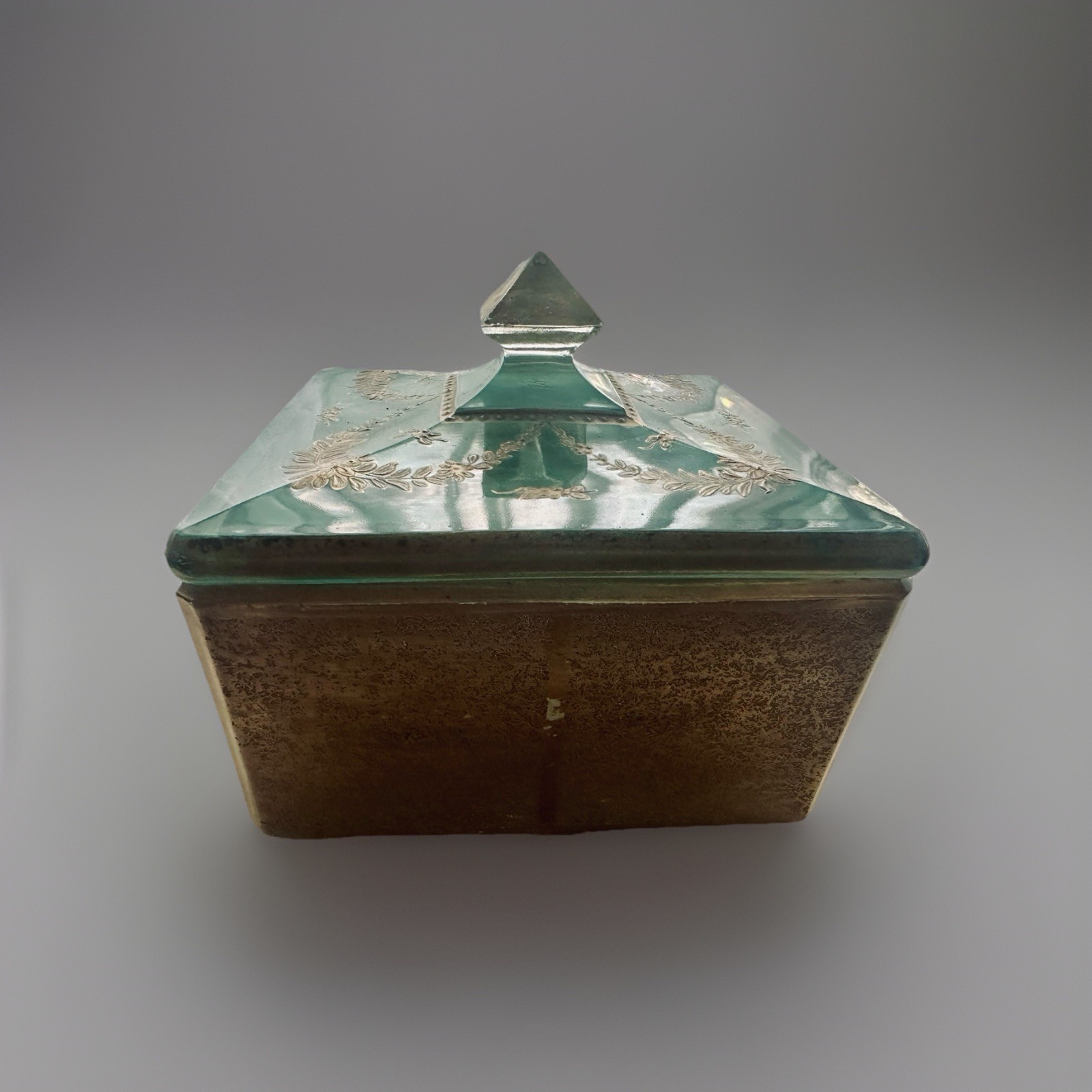 Czech/Bohemian Reverse-Enamel Vanity Box – Hand-Painted Gold Gilt – 1930s–1950s