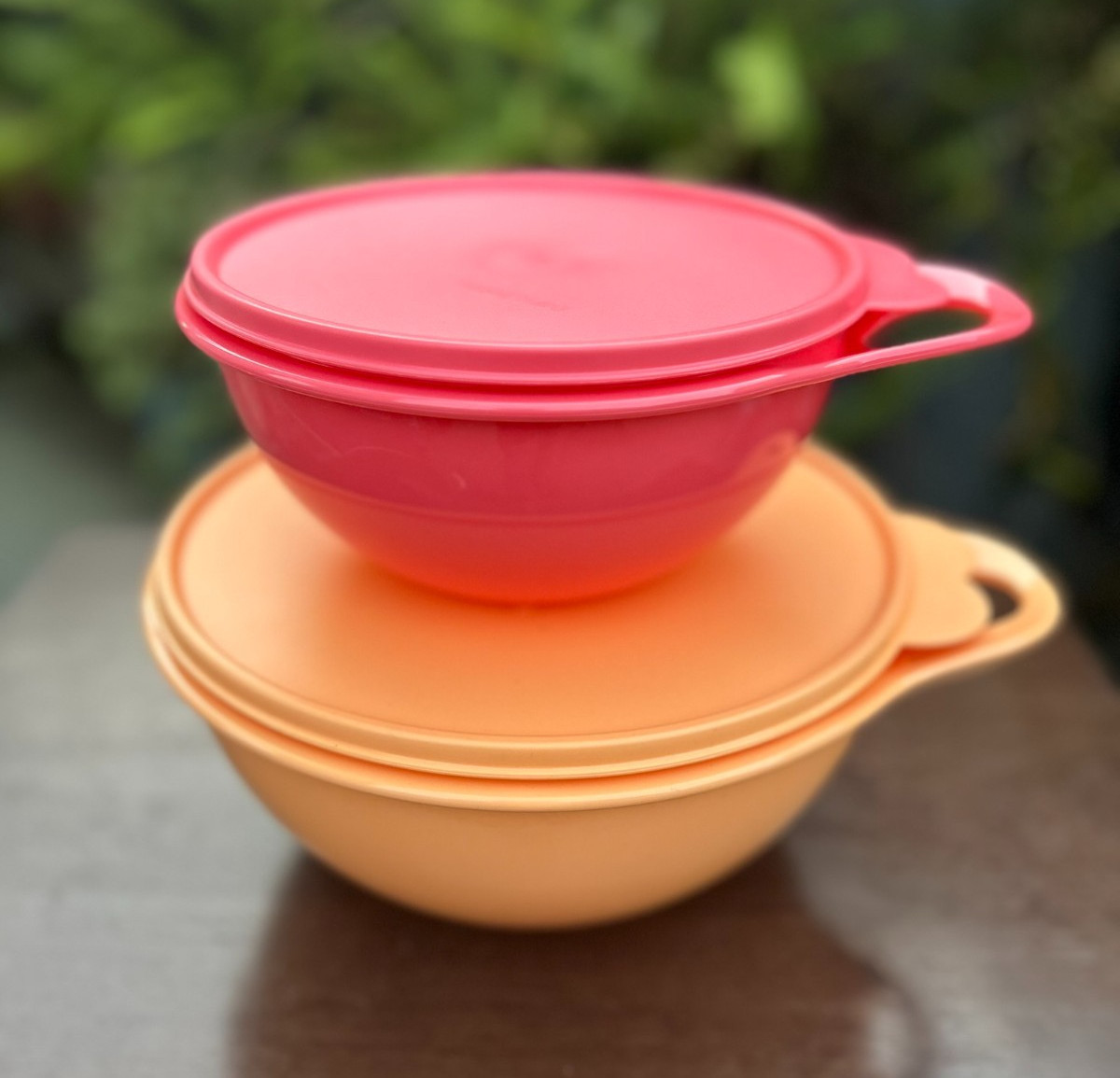 Tupperware Thatsa Bowls 2 piece set PAPAYA 12 CUPS AND CORAL 6 CUP NEW