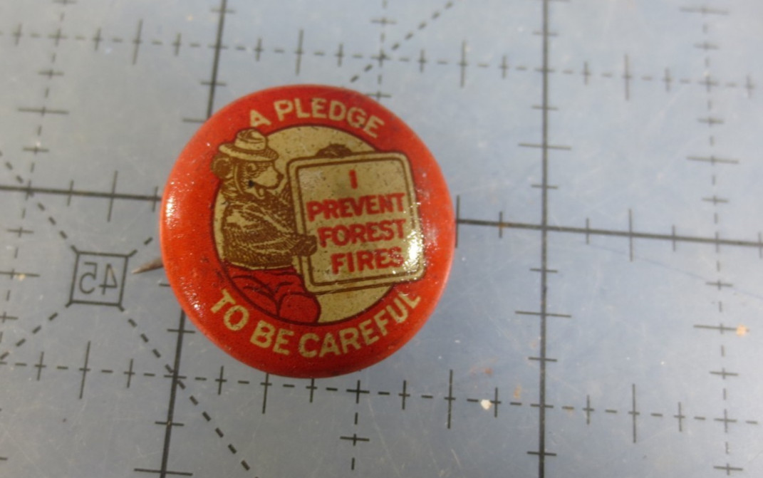 RARE 40s Smokey The Bear Pinback Buttons Pin A Pledge to be Careful