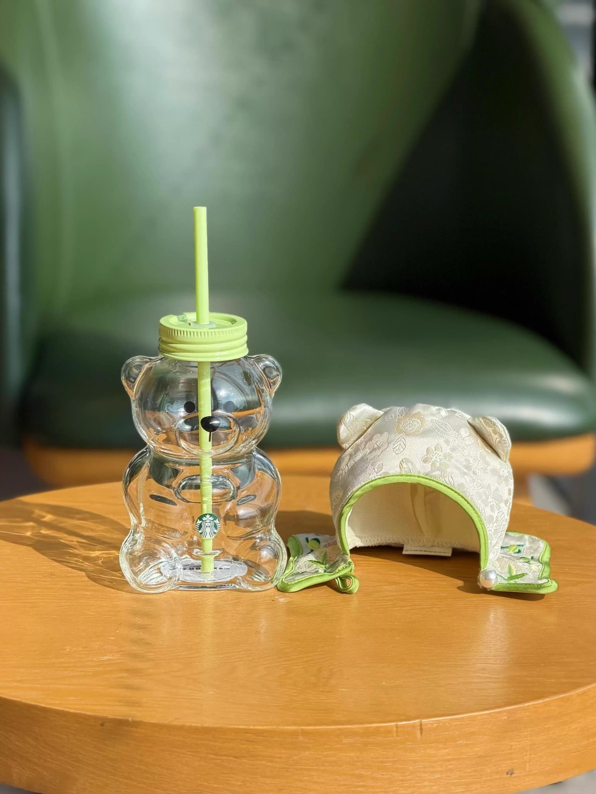 2026 China Starbucks Spring Pattern 20oz Caped Bear Shaped Glass Straw Cup New