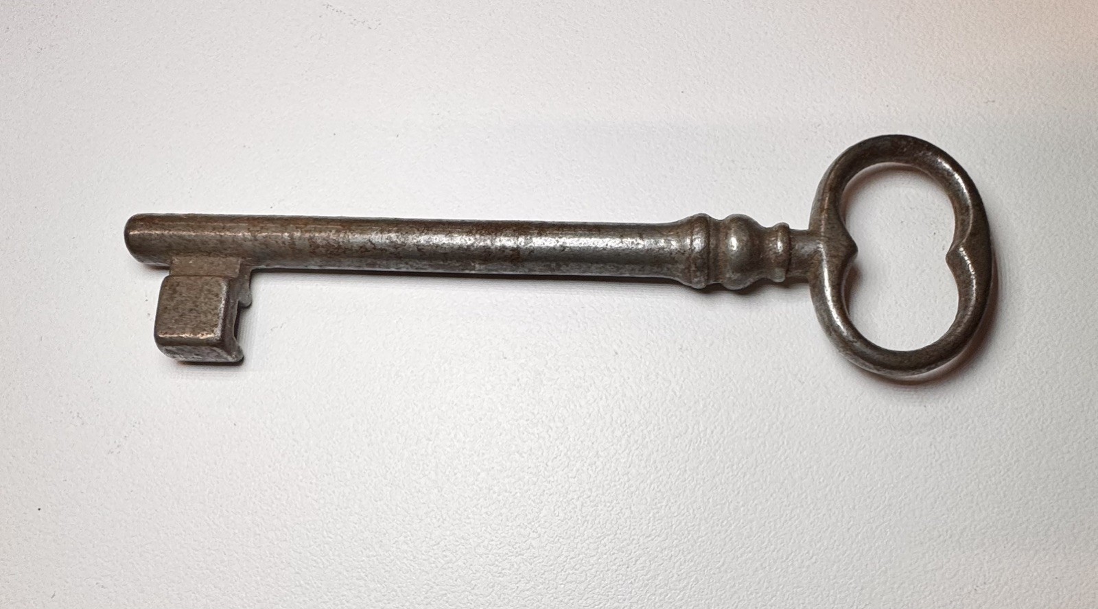 🌿 🗝️Antique Skeleton Key Solid Barrel Key authentic Antique Key!