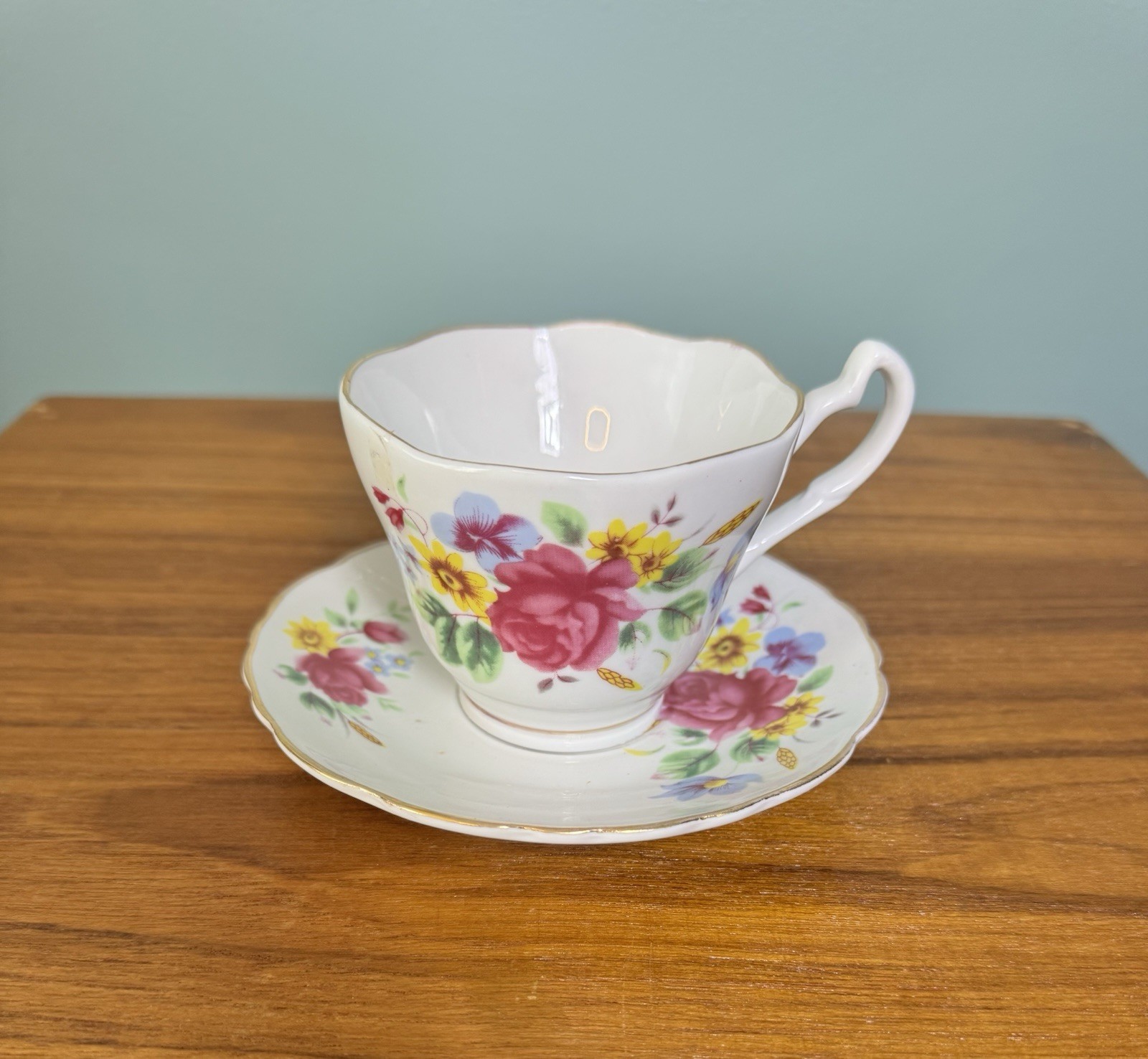 Beautiful vintage floral tea cup and saucer set #teacup #floral