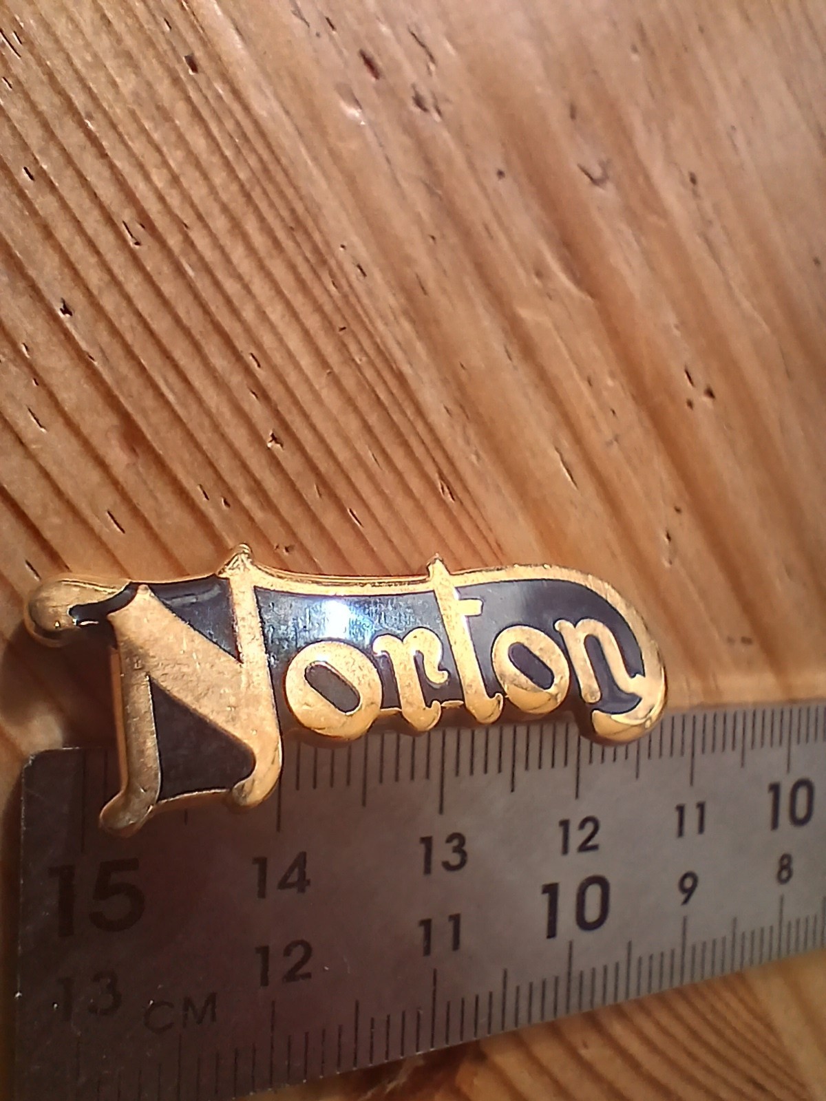 Original 1970’s Norton Motorcycles Biker Enamel Badge (A22)