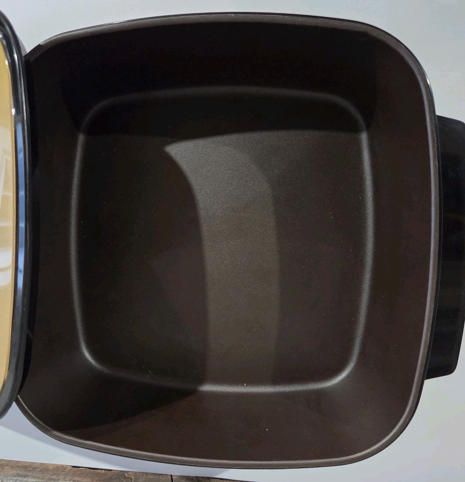 West Bend Thermo-Serv Insulated Cookware Serving Dish 8 x 8 Vintage Gold & Black