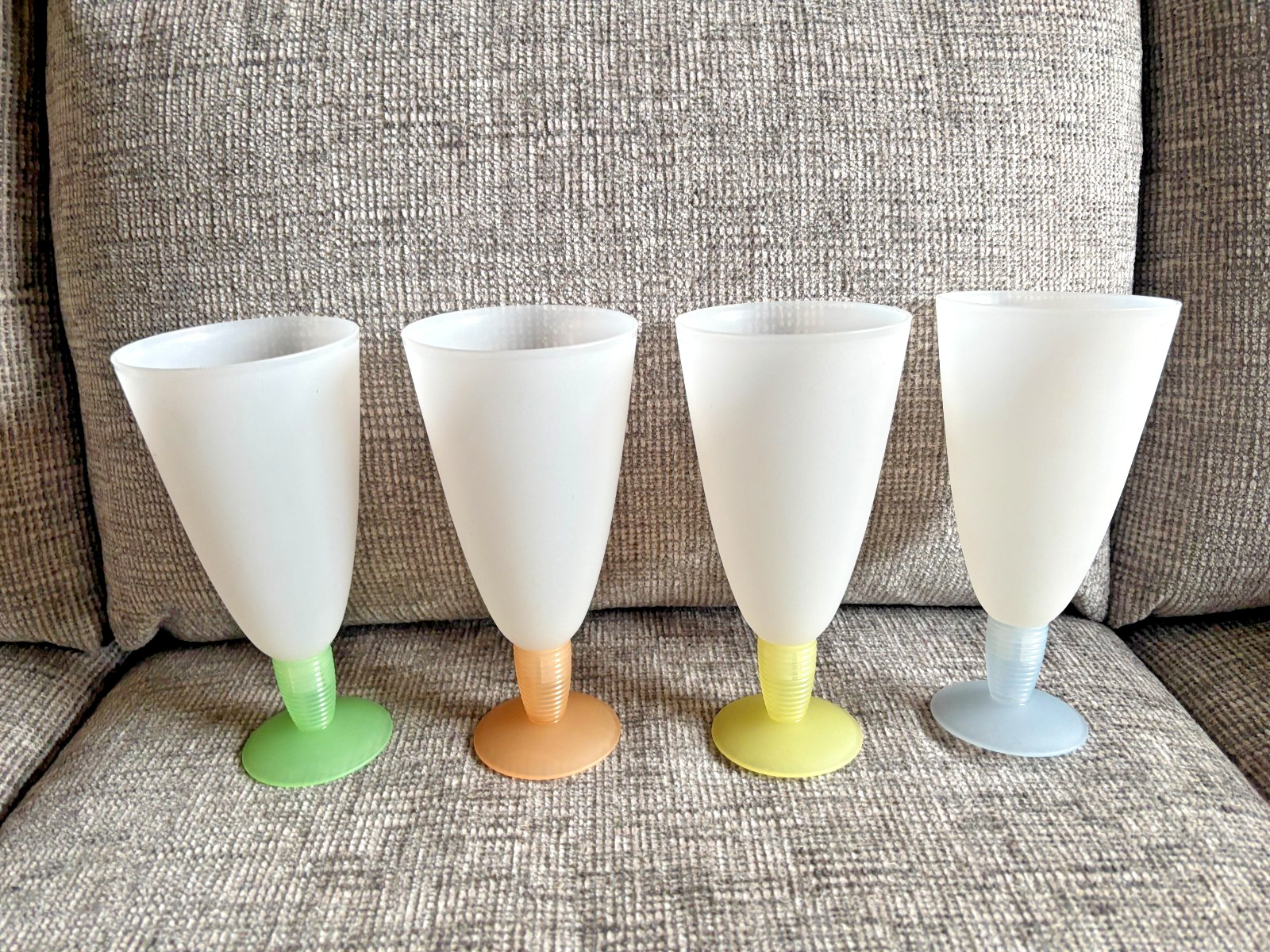 Tupperware Impressions Pastel Parfait Dessert Cups Tall 16 oz Set of 4