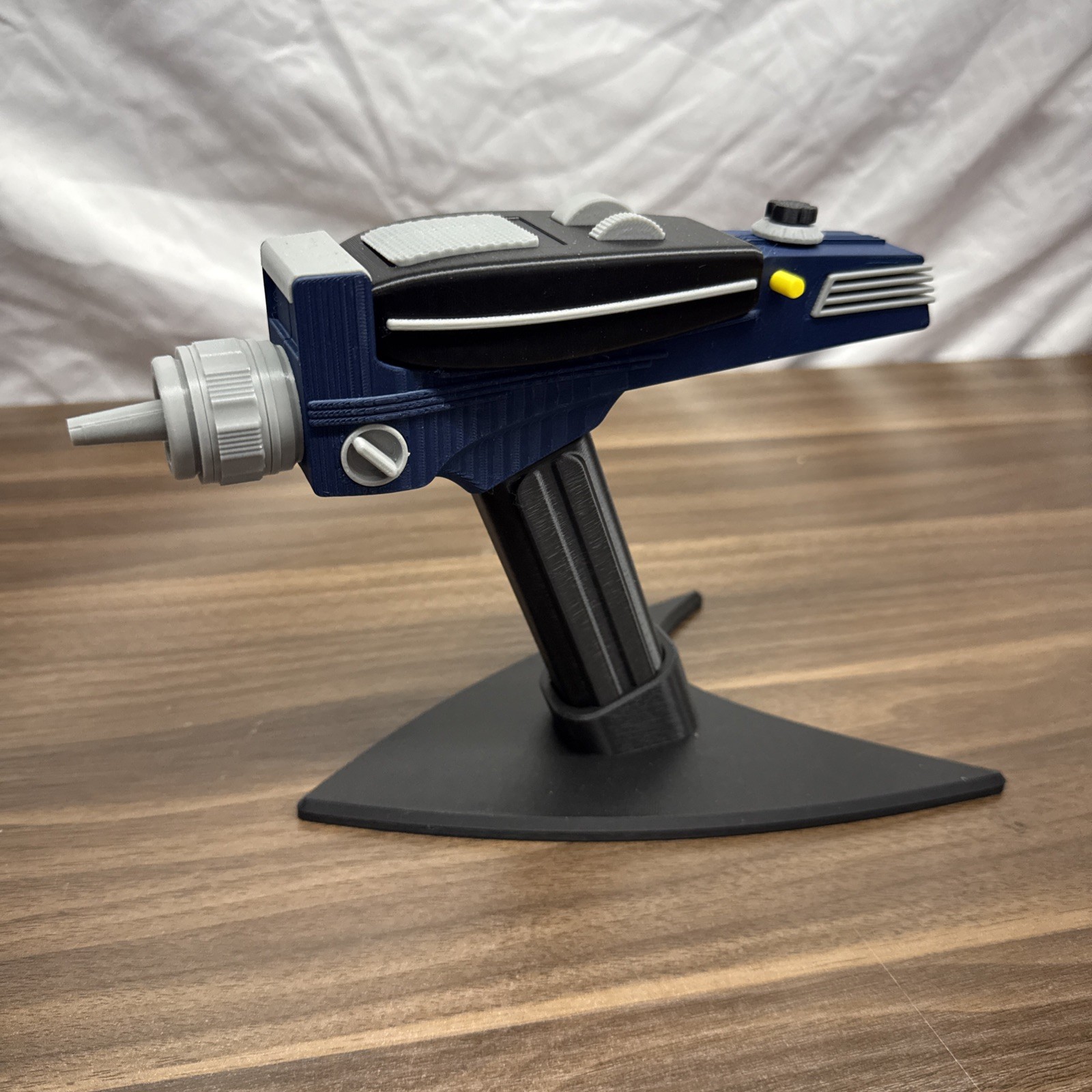 8.5″ Life-Sized 2 in 1 Star Trek Type II Phaser with Stand