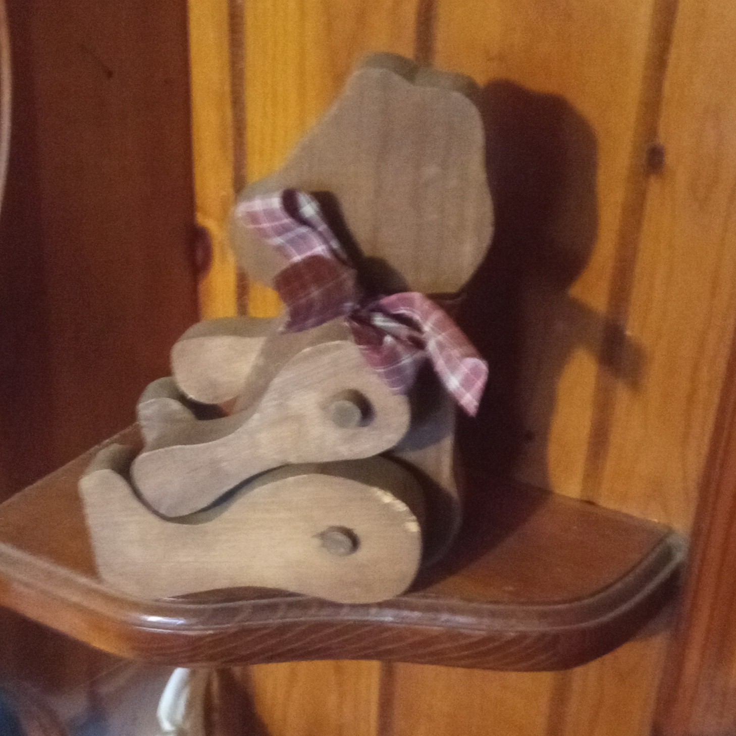 Wood-Finished Carved Brown Bear Figurine Plaid Fabric Ribbon Bow Decor