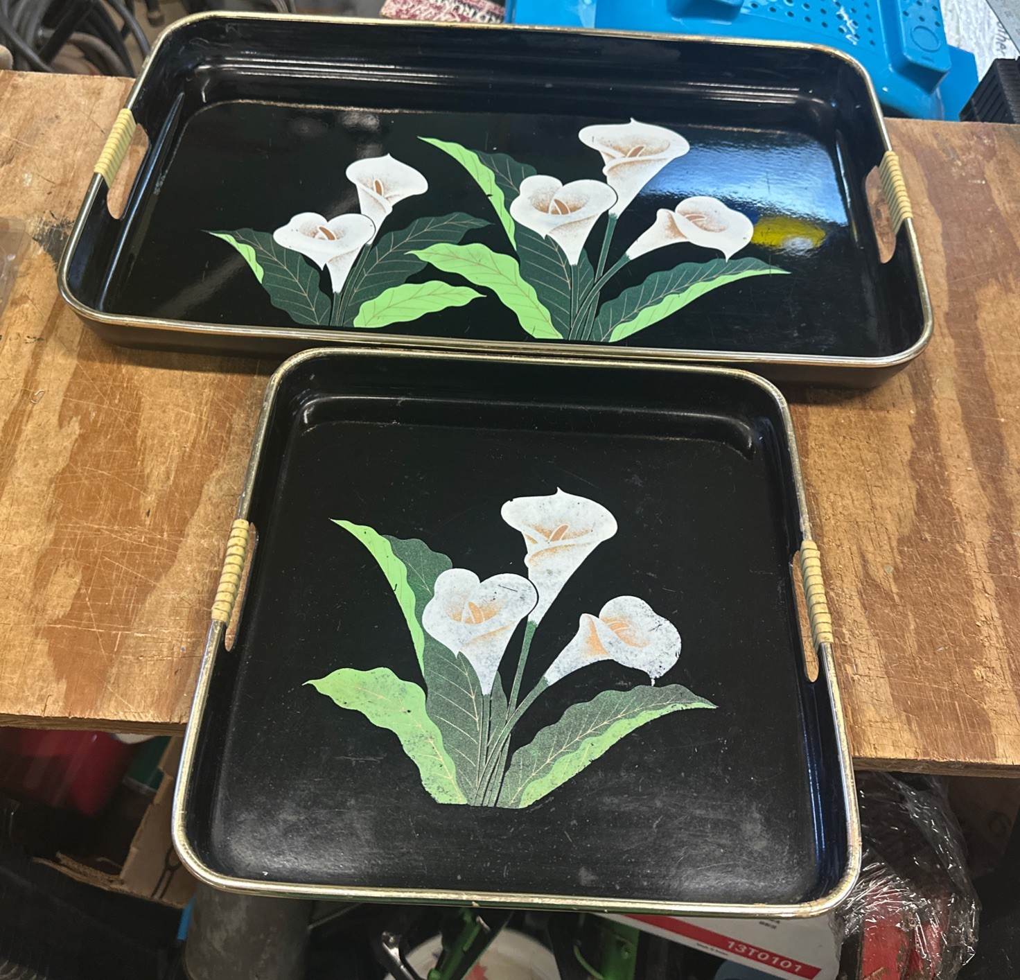 VTG Japanese Black Lacquerware Serving Tray Set Of 2 with Calla Lilies