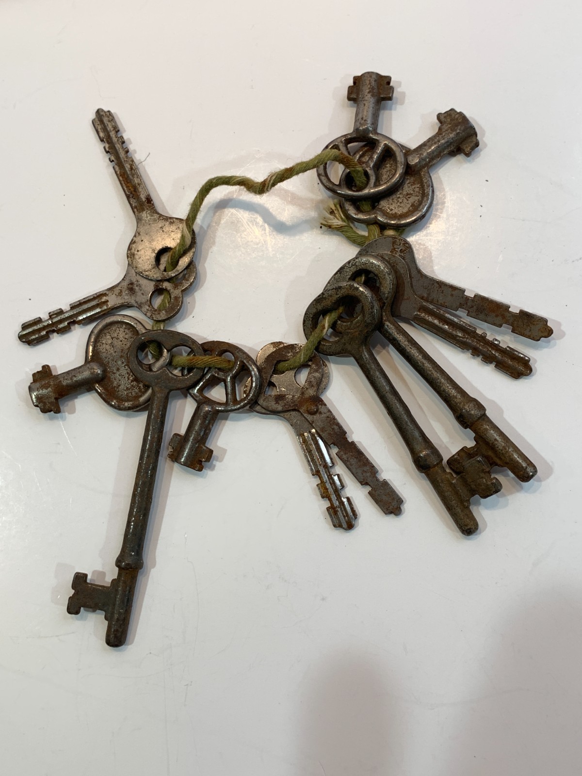 Lot of 13 Assorted Antique/Vintage Metal Skeleton Keys – Various Sizes