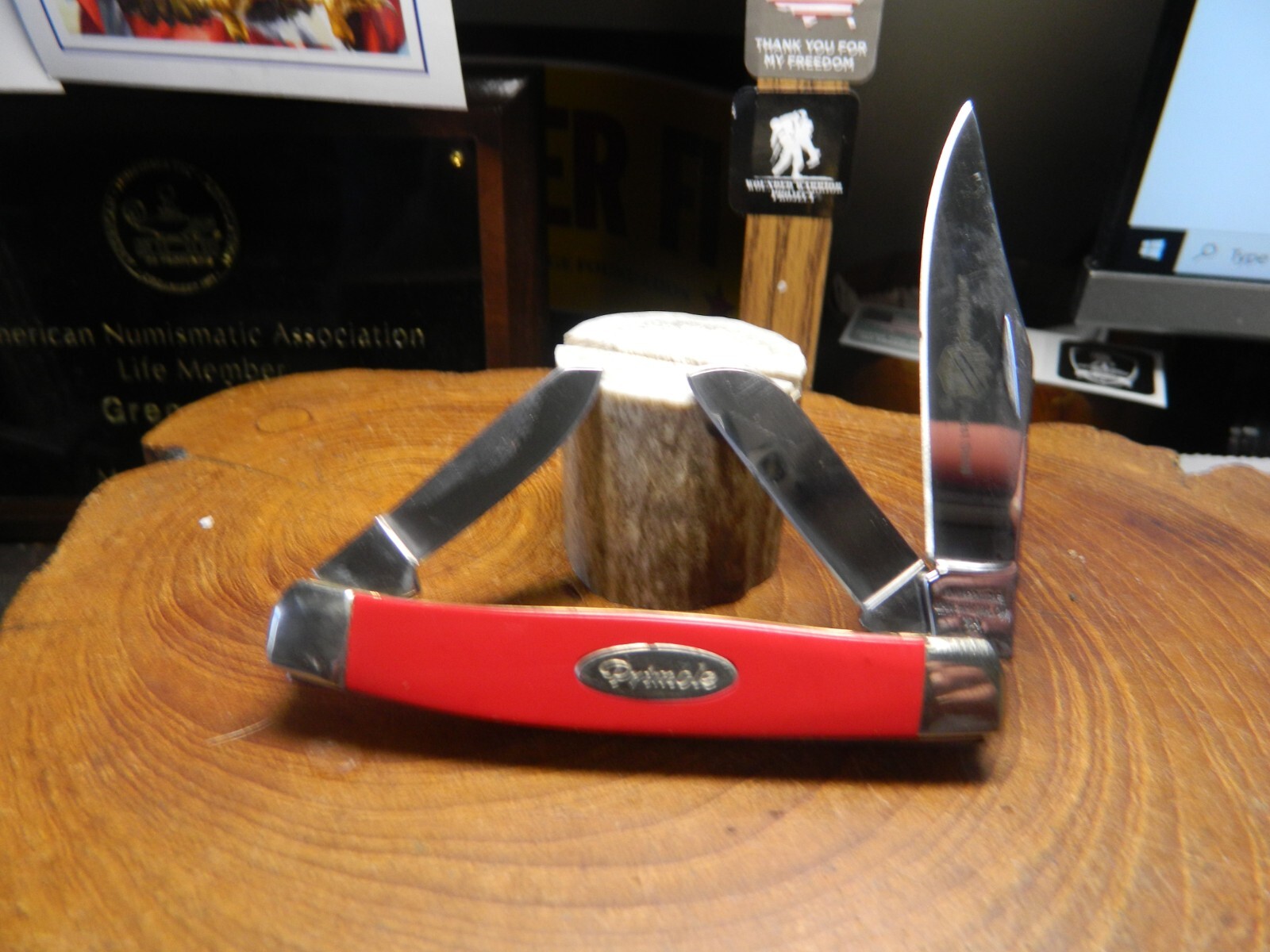 PRIMBLE KNIFE 3 3/8″ STOCKMAN 3 BLADES HC STAINLES CUSTOM HANDLE DARK RED SPINEY